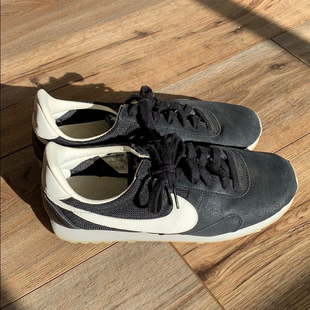 Nike Tennis Shoes